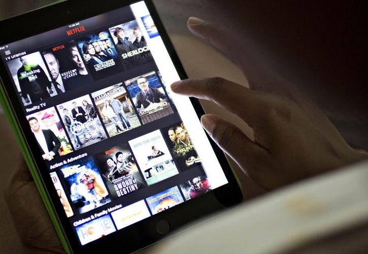Netflix: Η συνδρομή με διαφημίσεις δεν θα επιτρέπει τη θέαση περιεχομένου offline