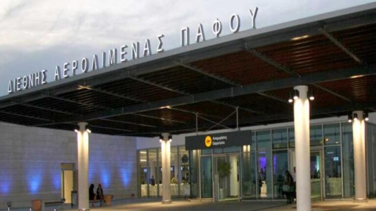 Επανήλθε το δρομολόγιο Πάφος-Αθήνα από Ryanair
