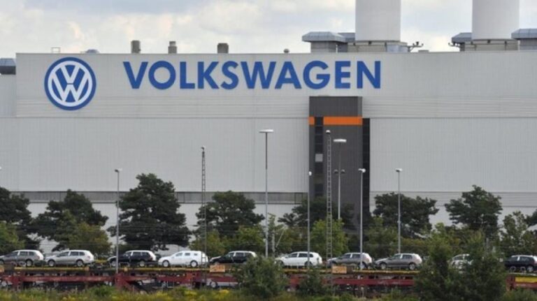 Volkswagen: Αποφασίζει να «κόψει» τις διαφημίσεις στο Twitter